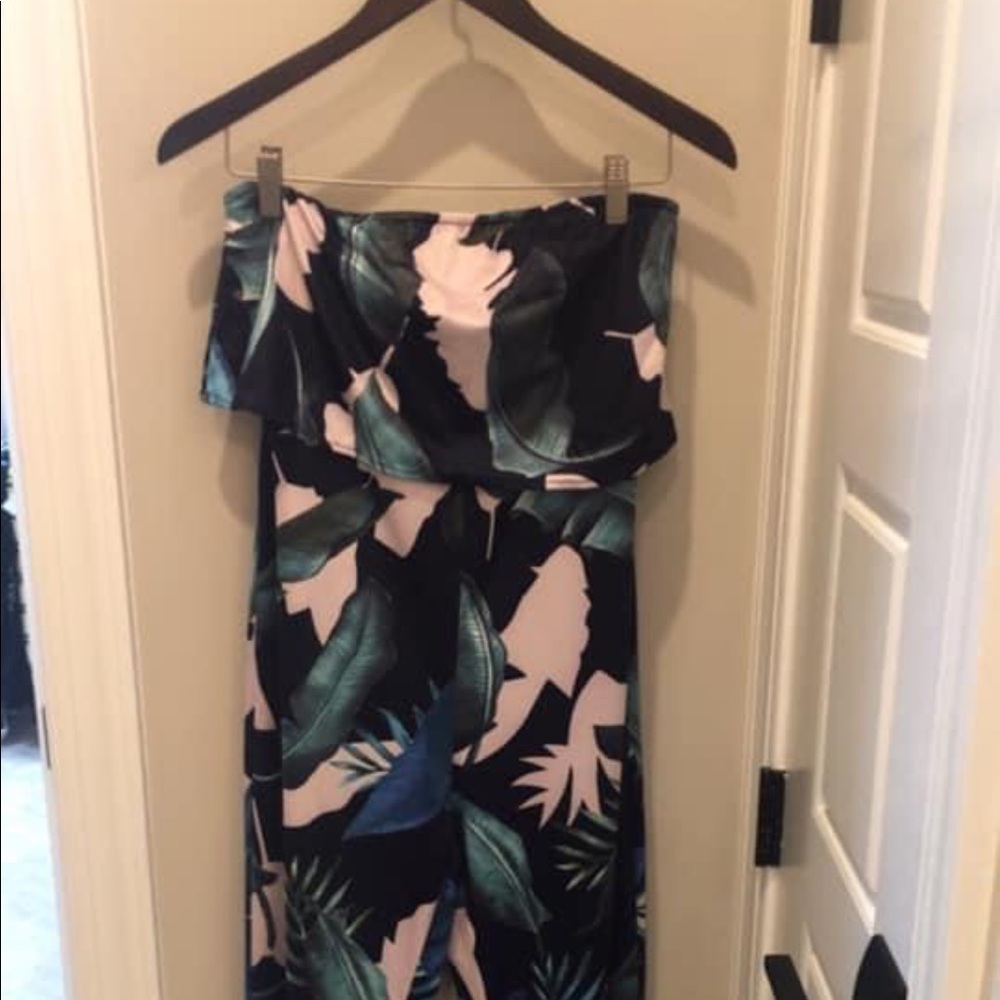 Boutique- Strapless Leafy Palm Jumper sz: Large